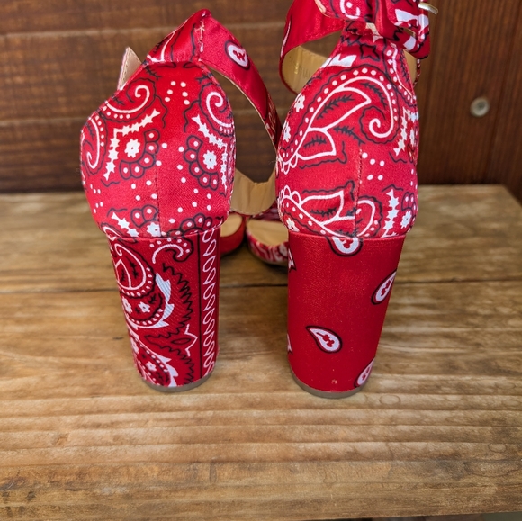 Vibrant Red Heels with Chunky Block Heel and Intricate Pattern - Picture 4 of 6